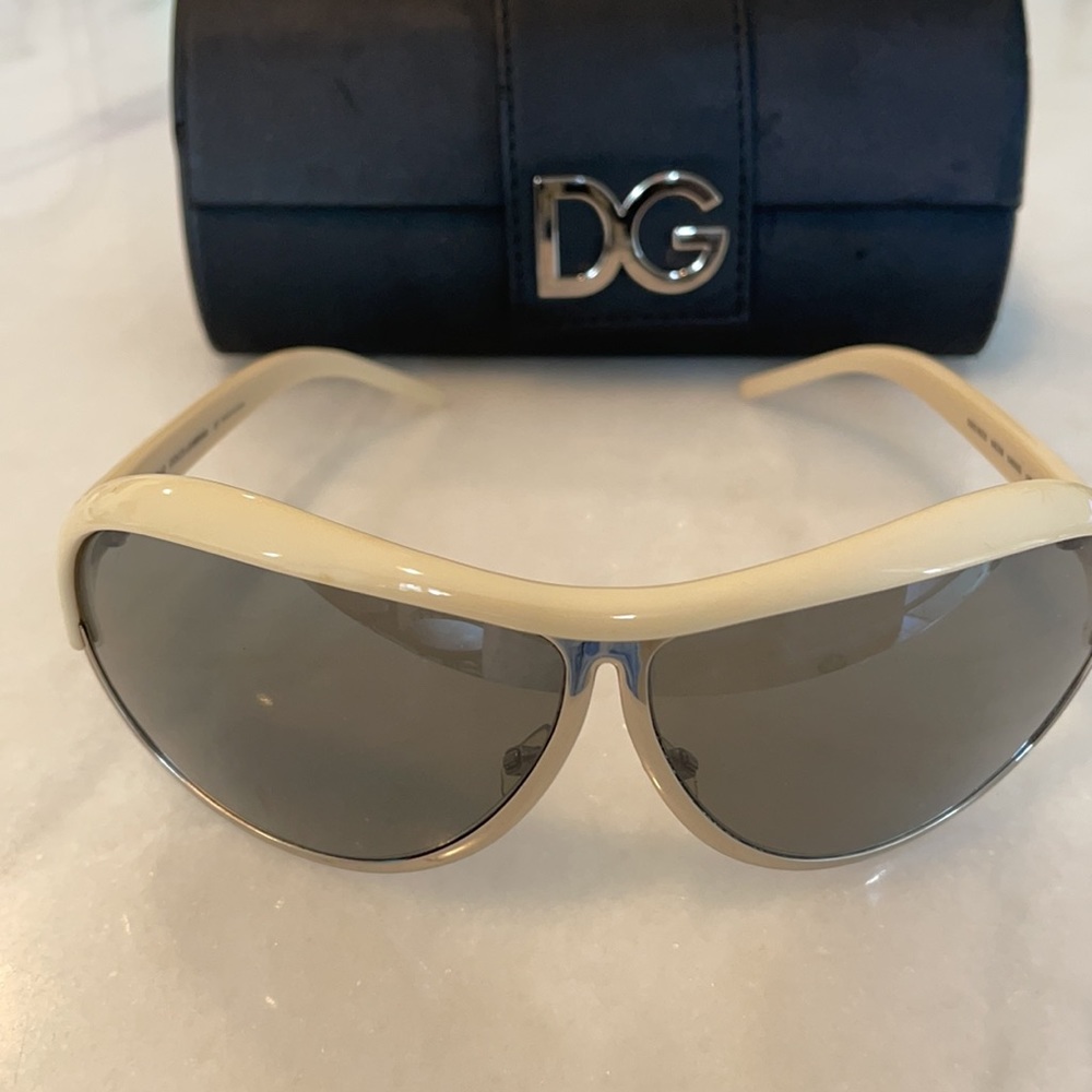 Dolce and Gabbana Sunglasses. Vintage aviator style. - Picture 2 of 9